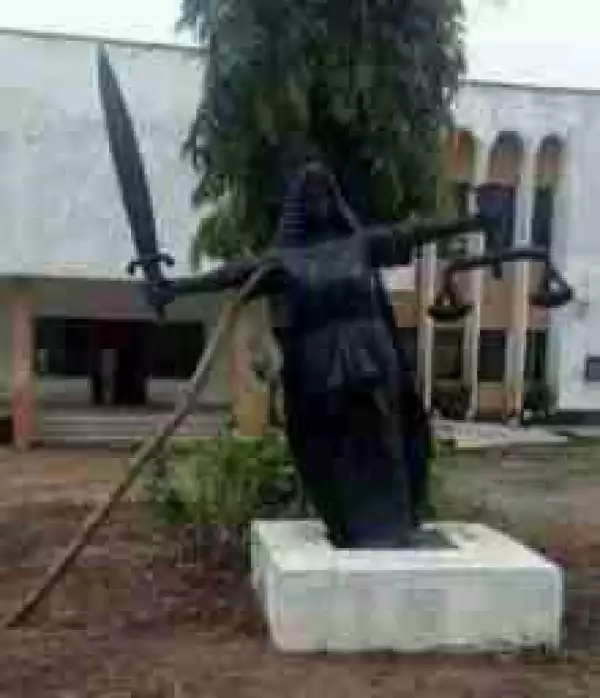 The Power Of Social Media! The Fallen Statue Of Justice Has Been Restored [Photos]